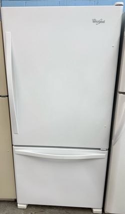 White Whirlpool Refrigerator With Bottom Freezer