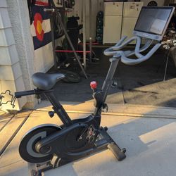 Echelon Connect EX4s+ Spin Bike with HD 39.6 cm (15.6 in.) Touch-screen Monitor