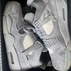 Kaws 4s