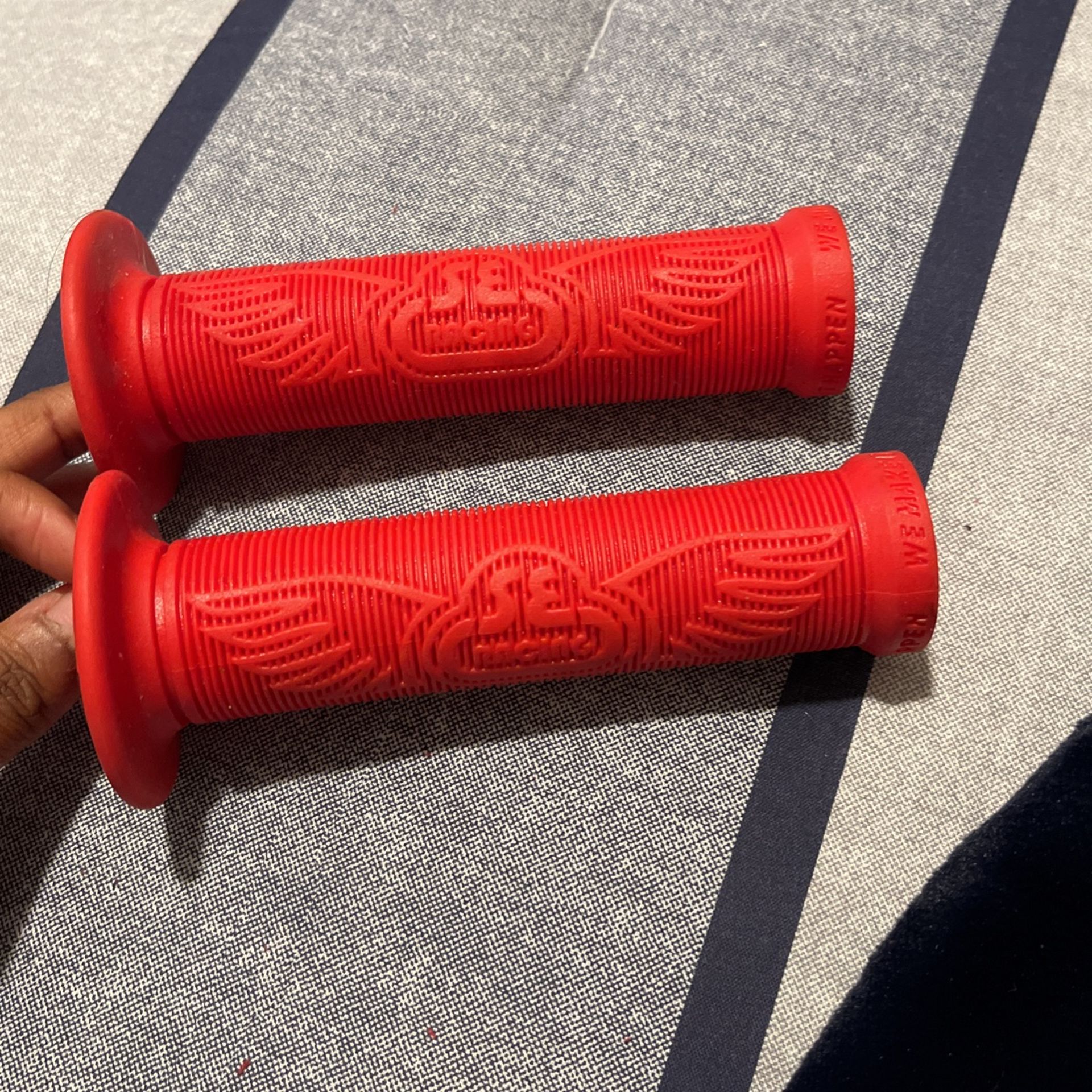Red Se Wing Grips
