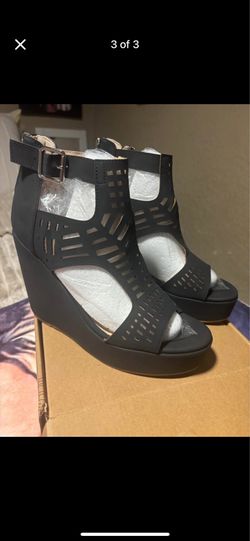 Women’s wedge size 8