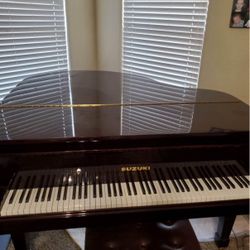Baby Grand Piano Suzuki 