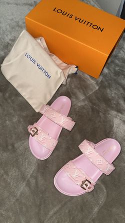 Vuitton sandals size 6 & 7
