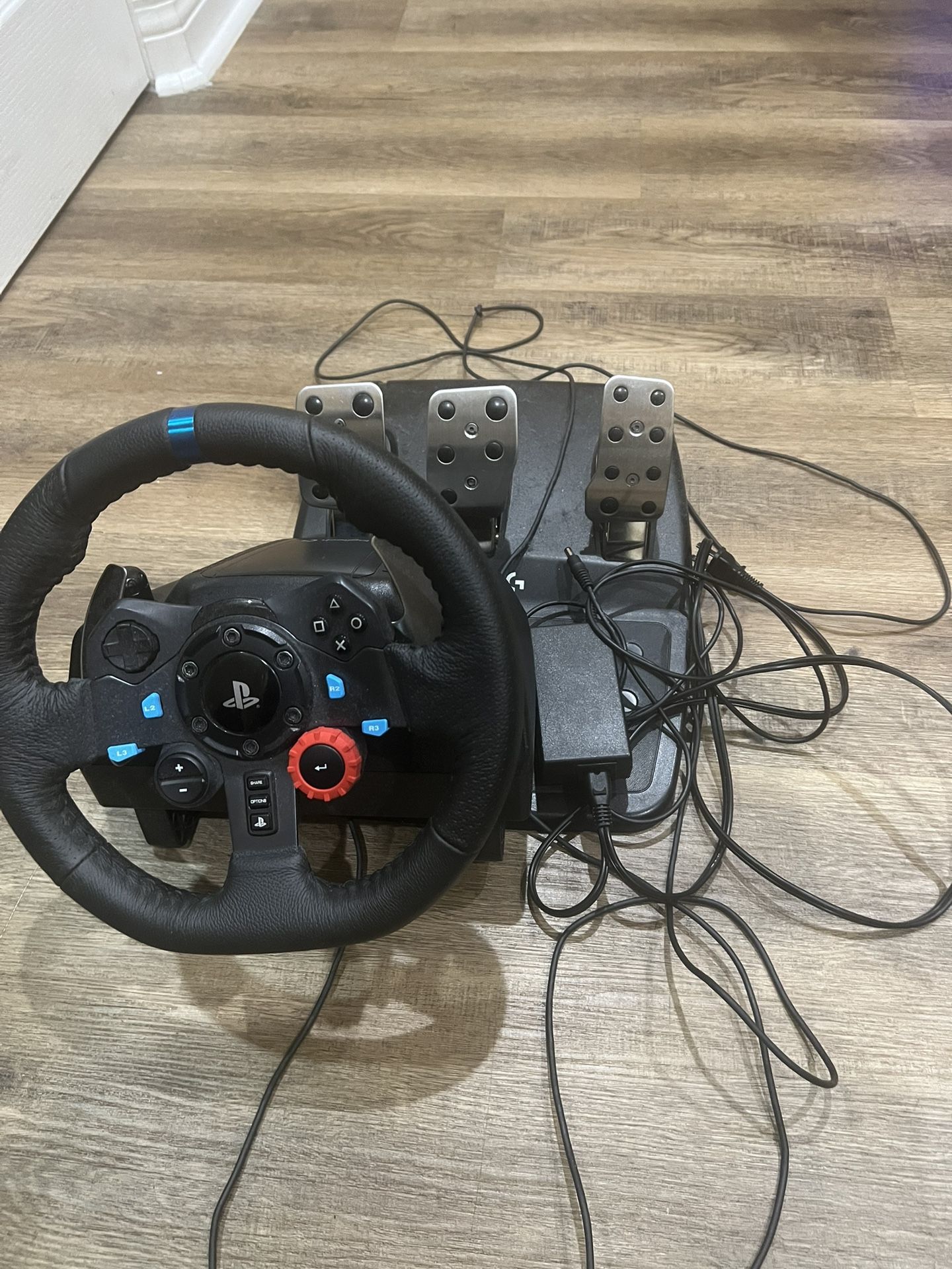 Logitech G29 Driving Force Racing Wheel and Floor Pedals, Real Force Feedback, Stainless Steel Paddle Shifters, Leather Steering Wheel Cover for PS5,