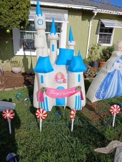 Frozen Disney Castle $40 For All 5 Pieces