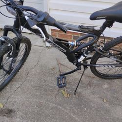 
3.7 stars out of 907 reviews
(3.7)|
907
Hyper Bicycle Havoc Mountain Bike, 26" Wheels, 