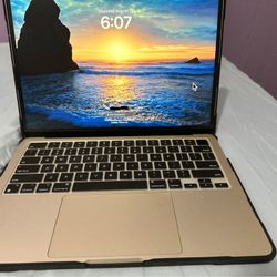 Apple 2022 MacBook Air with Apple M2 Chip, 13-inch, 8GB RAM, 512GB SSD Storage, Starlight
