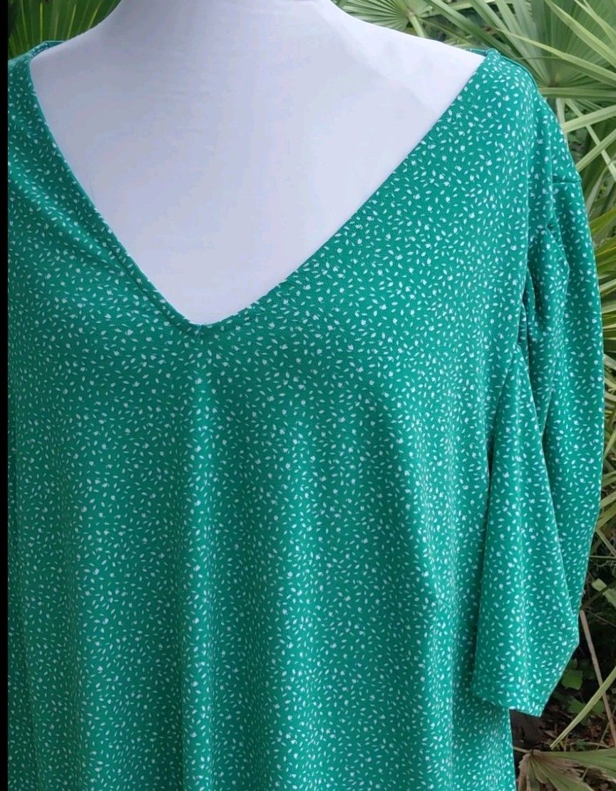 Y2X woman's Adrianna Papell V Neck Tunic Green Short Sleeve
