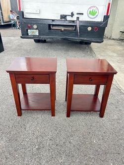 Set of 3 brown nightstands