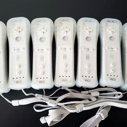 Nintendo Wiimotes Remote Controllers With Rubber Protector 
