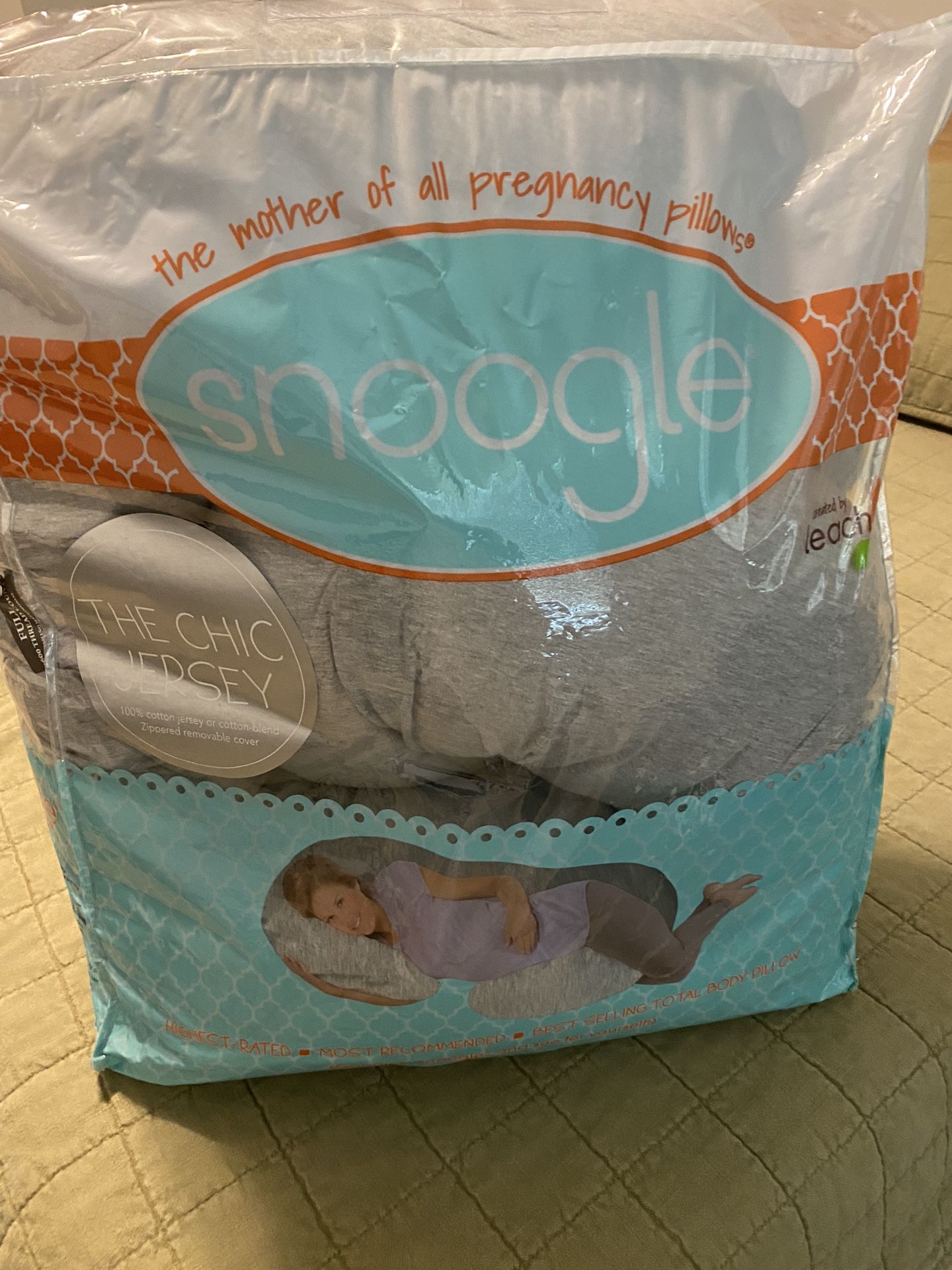 Snoogle Pregnancy pillow - Like New 