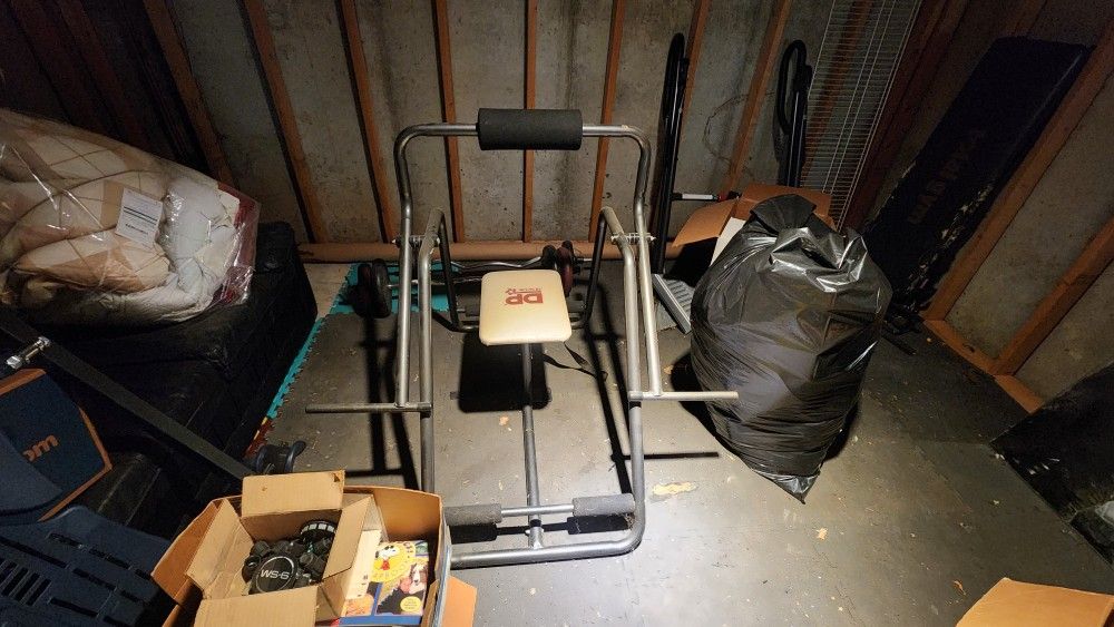 FREE EXERCISE EQUIPMENT! TOTALGYM CX80 ROW MACHING AND AN AB ROLLER!!