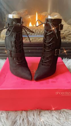 Shoe Dazzle “Booties, Maxwell” Heels