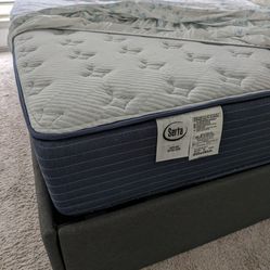 Serta Perfect Sleeper Appling 11" Extra Firm Mattress - King Size- excellent condition, less than 1 yr old