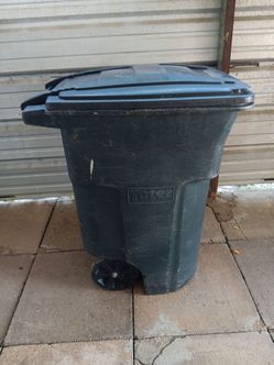 Toter Hevey Duty 64 gal. trash can with wheels