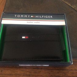 Tommy Hilfiger Leather Wallet (NEW)
