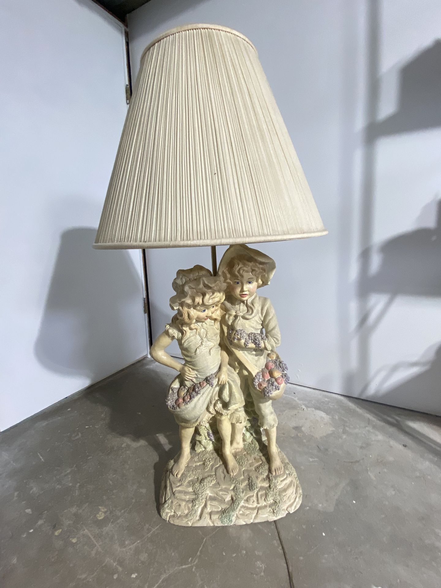 Vintage 1976 Dan Hughes Anns Original Chalkware Lamp