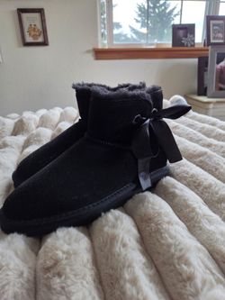 Black Slippers