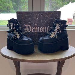 Botas Demonia 