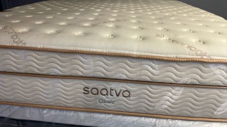 Cal king classic Saatva $299 open bag never used