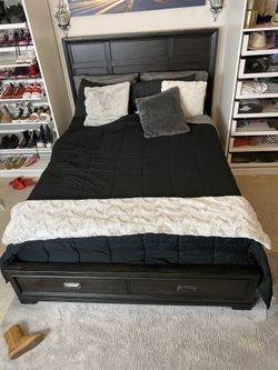 Living space queen bed