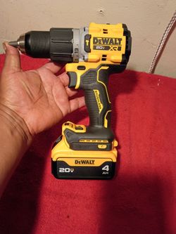 XR 20 VOLT DEWALT BRUSHLESS hammer drill con batería $$155
