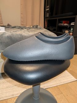 Yeezy SL-01 Slides - Size 10 (fits 12)