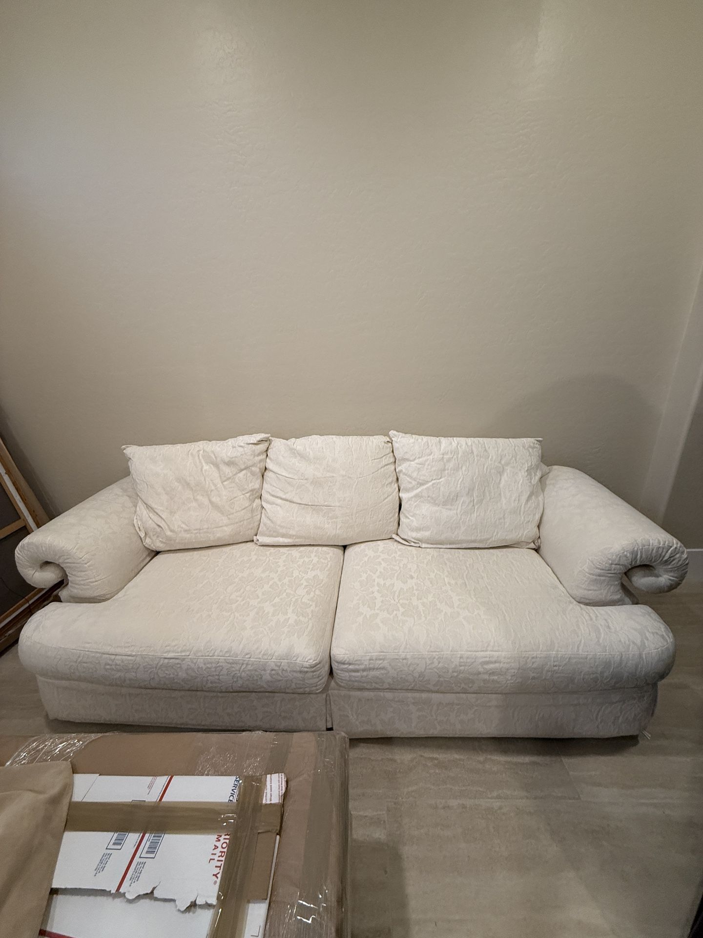 Traditional style white/ ivory floral embroidered fabric sofa, EXCELLENT condition