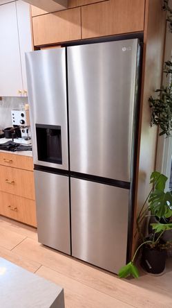 LG Side-by-Side Refrigerator – Model LRSXC2306S/01 – $800