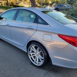 (11) Hyundai Sonata, Clean Title, Smogged, 4 Cylinder, 20"Rims, Runs And Drives Great 
