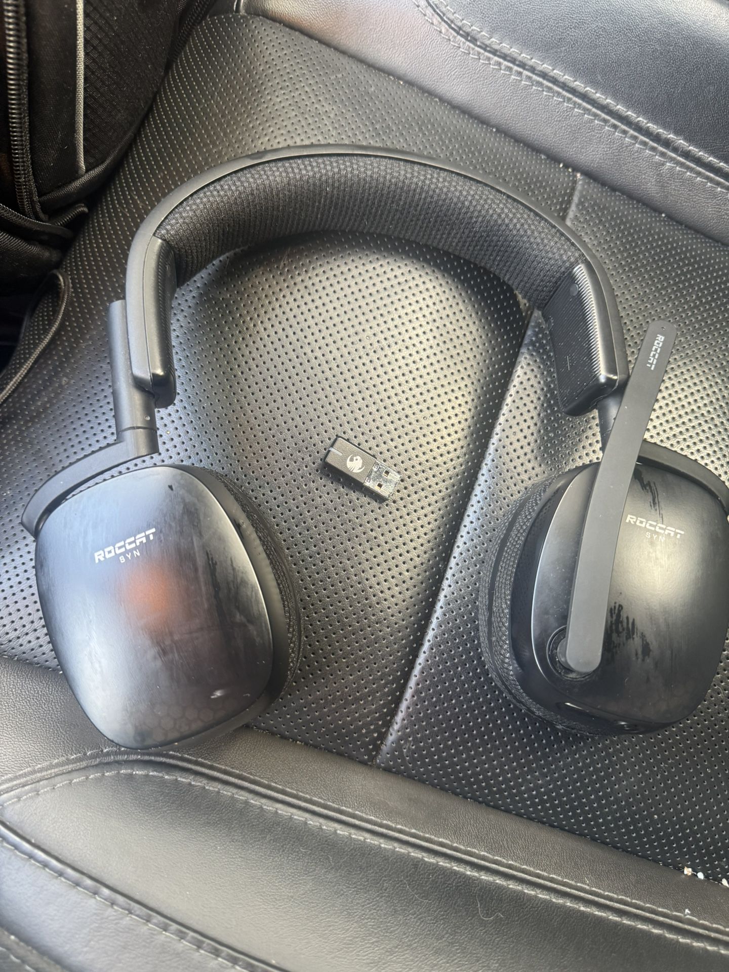 ROCCAT Syn Pro Air wireless/ Bluetooth RGB gaming headset