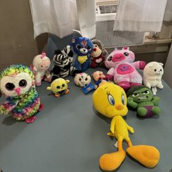 LOT OF STUFFED ANIMALS 