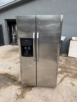 Refrigerator Good condition everything works fine