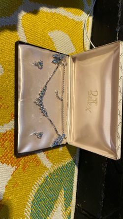 Vintage BELLEX necklace set with earrings very beautiful never worn an original box super beautiful