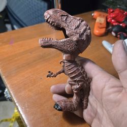 T-rex Toy Closes Mouth 