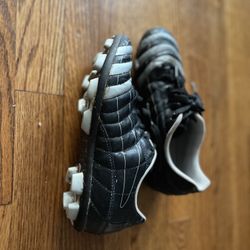 Adidas MLS Soccer Cleats / Soccer Shoes - Size 4