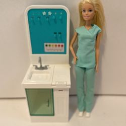 Barbie Fast Cast Clinic Medical Cabinet and Sink with nurse doll