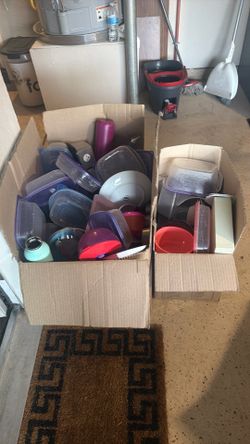 Assorted kitchen items