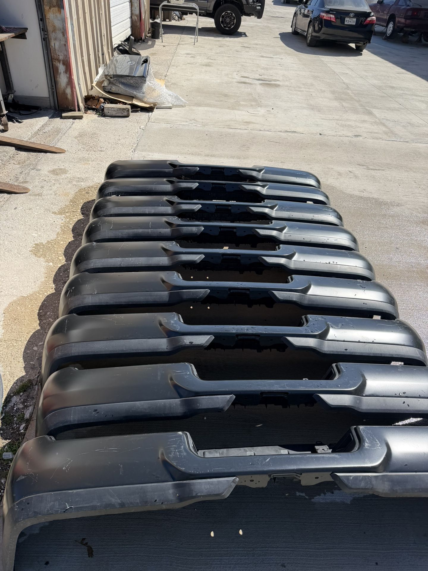 🛻 REAR BUMPERS – 2019-2026 RAM 2500 / 3500 / 4500 / 5500 🛻 💲 $499 each • Perfect paint match • OEM original • Ready to install • Good condition