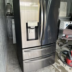 Lg / Refrigerator / 4 Door - Black Stainless Steel - Water & Ice - Free Delivery 🚚 Today!!!
