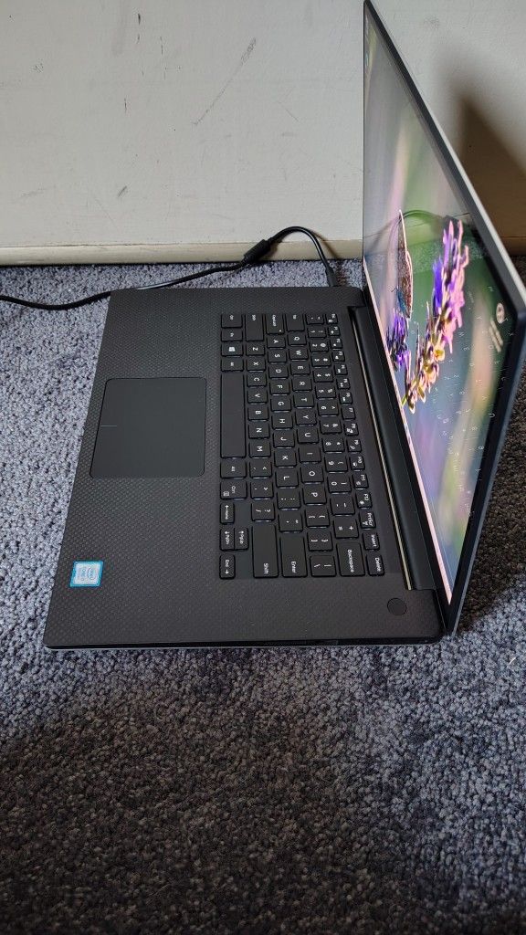 Dell XPS 9570 Laptop 15.6in touchscreen (Check Out My Page For More)