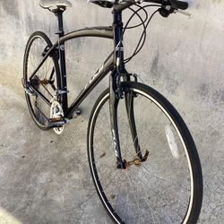 FUJI ABSOLUTE 2.O ROAD BIKE MEDIUM 