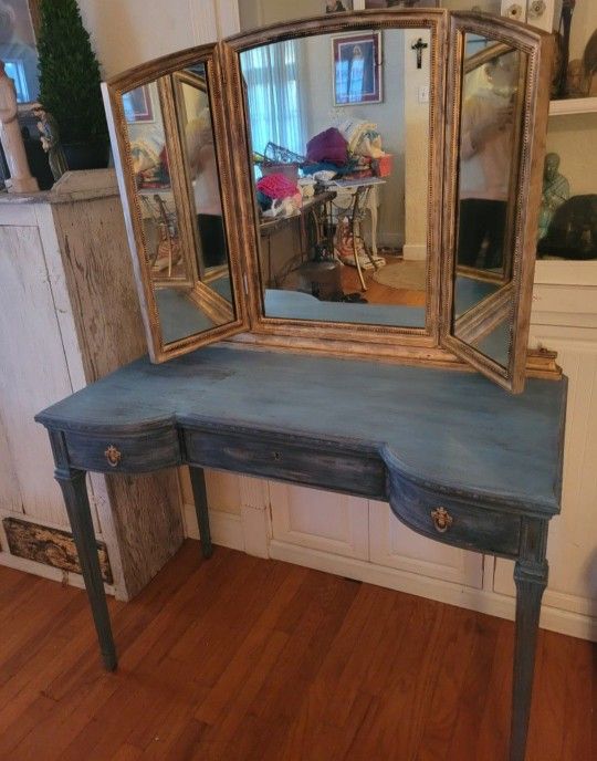 ANTIQUE VANITY VICTORIAN TRY FOLD MIRROR 3 DRAWERS SUPER CUTE