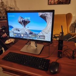 Lenovo ThinkCentre M700 Tiny Desktop i5-6500T - @ 2.7Ghz 
8GB RAM- 120GB SSD 
Windows 11. Microsoft office installed.  Nothing wrong.  Monitor, keyboa