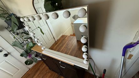 MIRROR VANITY WITH LIGHTS