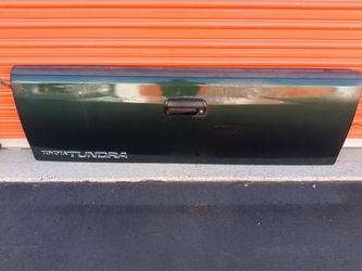 00-2006 Toyota Tundra Complete Tailgate With Accessories OEM.