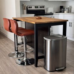 Kitchen Island with Stools (2)