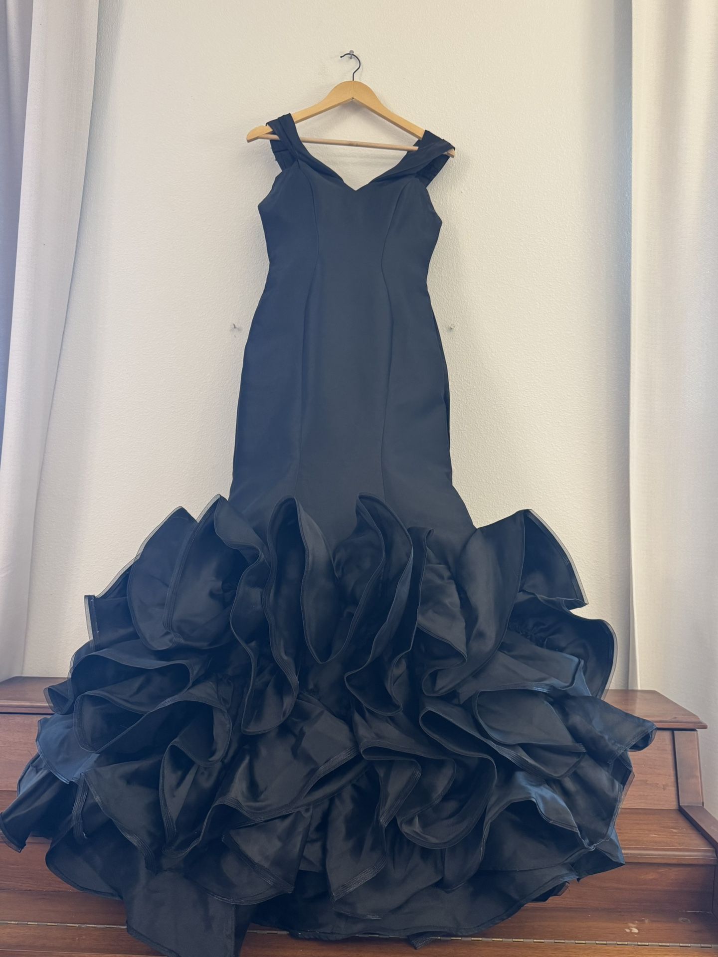 Camille La Vie Mermaid Evening Gown – A Showstopper!