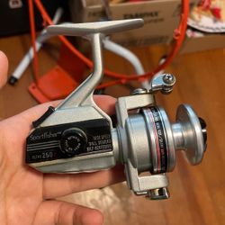 Sport fisher Ultra 250 High Speed Ball Bearing Self Centering Fishing Reel