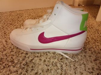 women's 8.5 Nikes